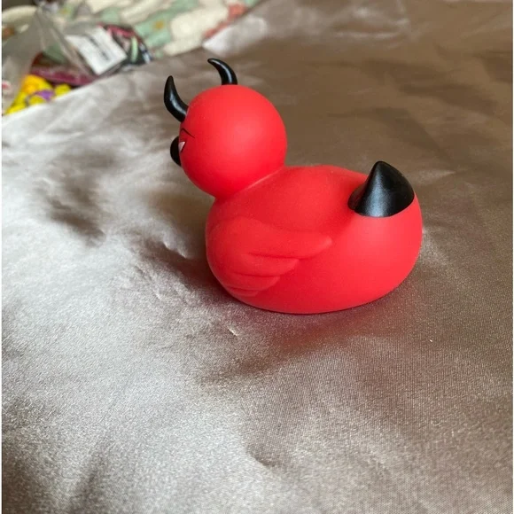 Devil Rubber Duck - Picture 4 of 6